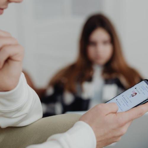 Cybermądrzy uczniowie: jak bezpiecznie poruszać się po sieci na co dzień