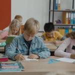 Pierwsza szkoła bez stresu: przewodnik rodzica po wyborze idealnej podstawówki