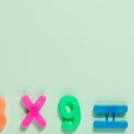 Matematyka bez zeszytu: domowe zabawy, które wciągają dzieci i rodziców