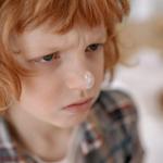 Moc małych potknięć: jak pomóc dziecku zamieniać porażki w pewność siebie