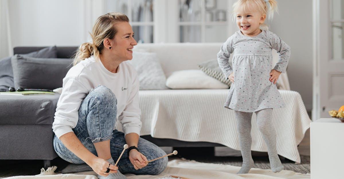 Mały krok w wielki rytm: jak przygotować malucha do debiutu na zajęciach muzyczno-ruchowych