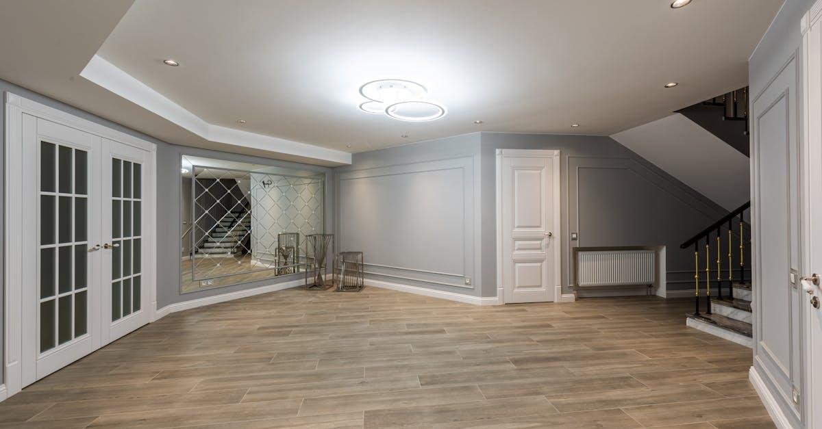 Panelowa panika? Co zrobić, gdy podłoga się odkształca — proste kroki i sprytne triki