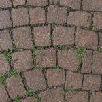 Blask pod stopami: bezpieczne odświeżanie kostki brukowej myjką ciśnieniową