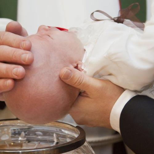 Mały aniołek w wielkim dniu: jak idealnie ubrać dziecko do chrztu – praktyczny przewodnik dla rodziców