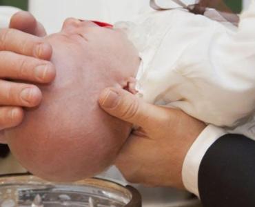 Mały aniołek w wielkim dniu: jak idealnie ubrać dziecko do chrztu – praktyczny przewodnik dla rodziców