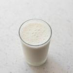 Czy to reakcja na mleko? Wczesne sygnały uczulenia na białko mleka krowiego i plan działania na start