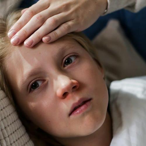 Trzydniowa zagadka malucha: gorączka dziś, wysypka jutro — rozpoznaj roseolę bez stresu