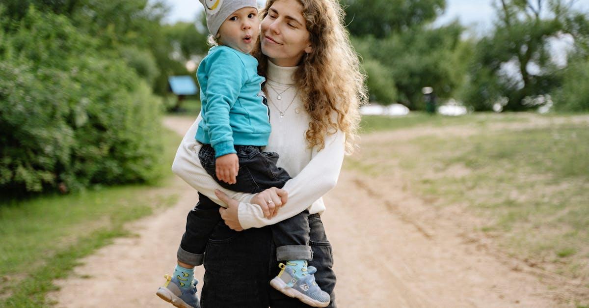 Uczucia bez tajemnic: codzienne rozmowy budujące spokój i więź z dzieckiem