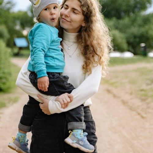 Uczucia bez tajemnic: codzienne rozmowy budujące spokój i więź z dzieckiem