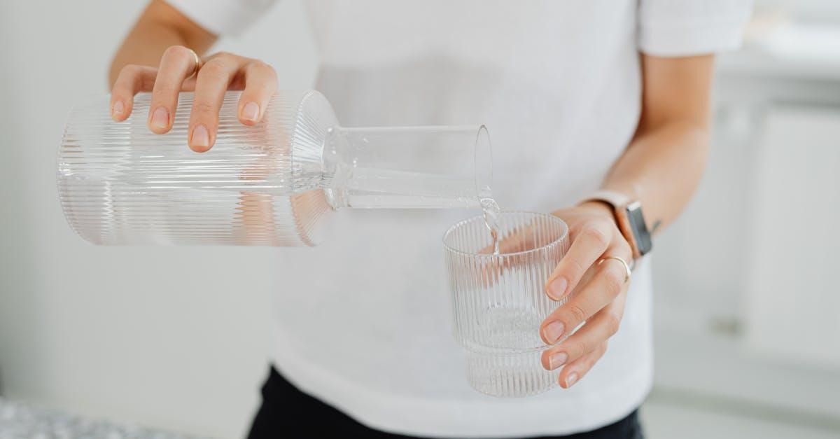 Od dzbanka po osmozę: kompletny przewodnik po filtrach wody i ich zastosowaniach