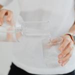 Od dzbanka po osmozę: kompletny przewodnik po filtrach wody i ich zastosowaniach