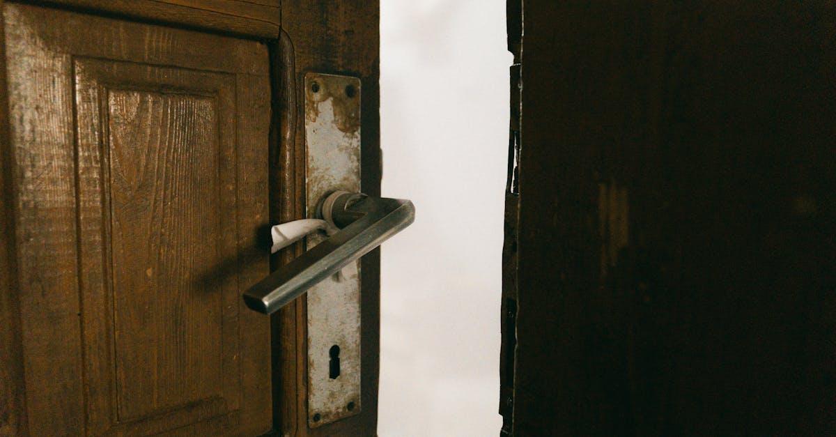 Metamorfoza w weekend: jak odnowić drzwi wewnętrzne od A do Z