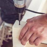 Weekendowy projekt: ławka ogrodowa z palet – wygodnie, eko i za grosze